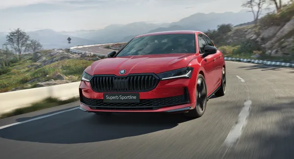 Sessiz Güç Sahne Aldı: Skoda Superb Plug-in Hybrid Türkiye'de Fiyatı ve Özellikleriyle Şaşırtıyor!