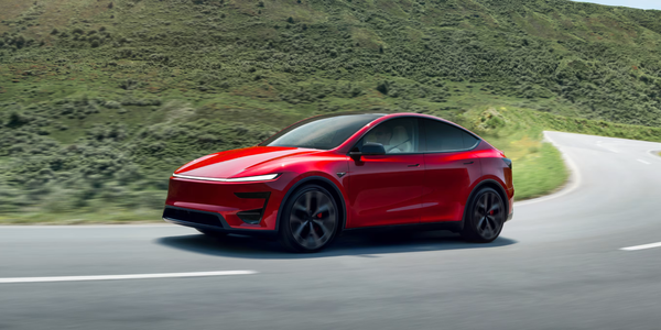 Asfaltın Yeni Efendisi Geldi: Canavar Gibi Güçlü Tesla Model Y Performance Türkiye'de!